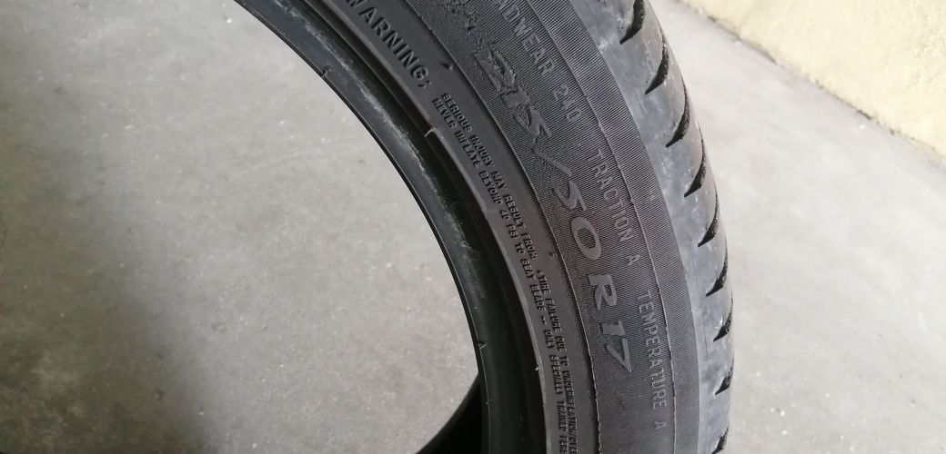 Pneu Michelin 215/50/17 com rasto