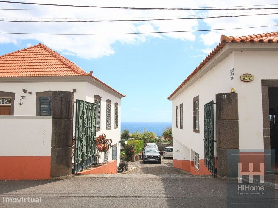 Moradia T6+2 com Espaço comercial em Câmara de Lobos