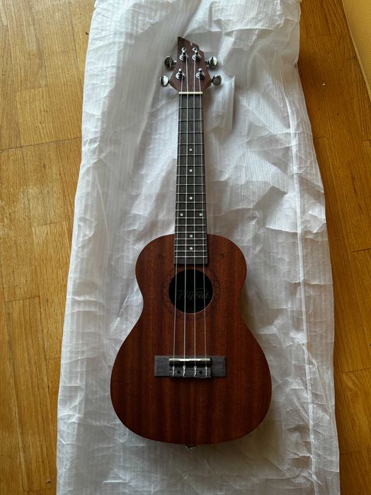 Sprzedam gitarę typu Ukulele