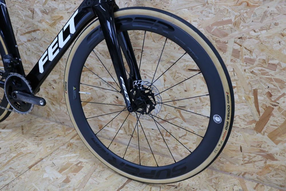 Bicicleta disco Felt AR - Sram Force AXS - Rodas carbono - Nova