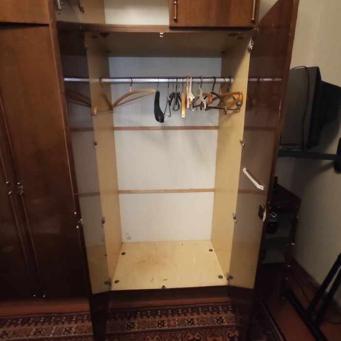 Гарнитур, шафа, тумбочки