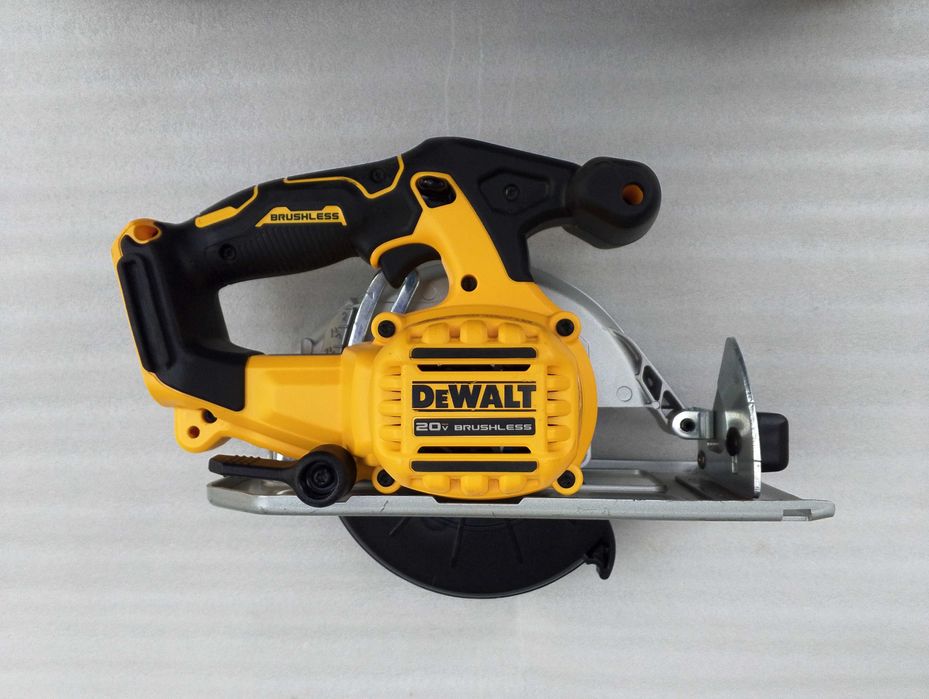 Акумуляторна дискова пила DeWALT 20v DCS566