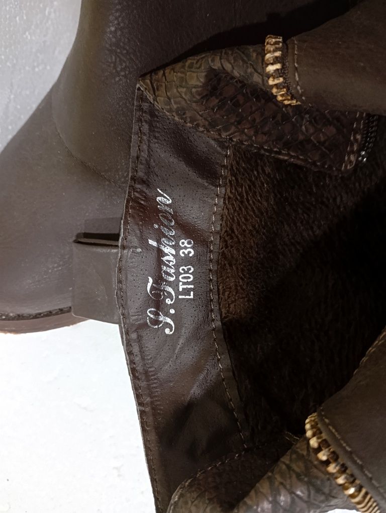 Botins castanhos S. Fashion