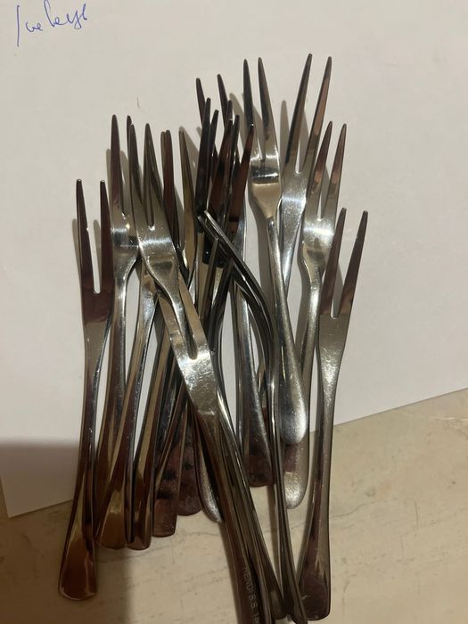 Столові набори , ложки, ножі , виделки, щипці для льоду