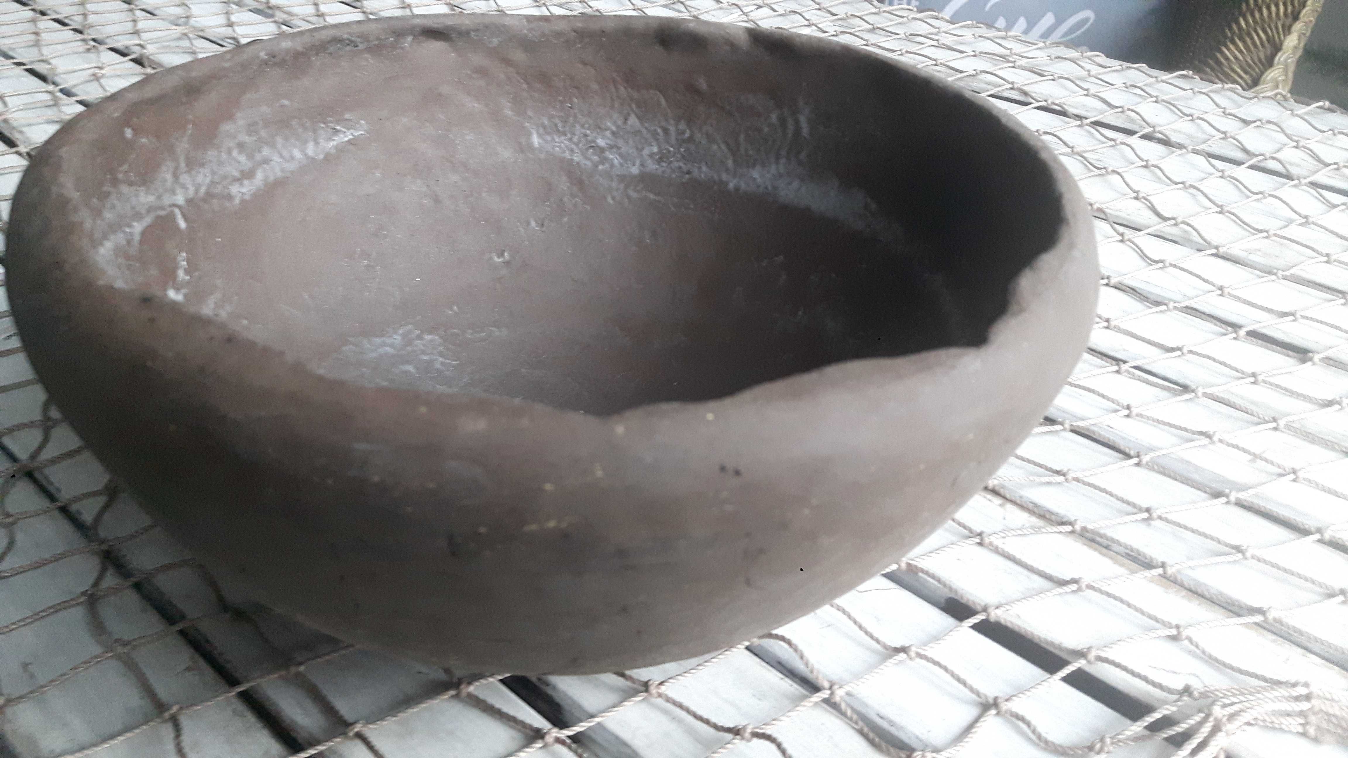 Misa ceramiczna ręcznie wykonana.