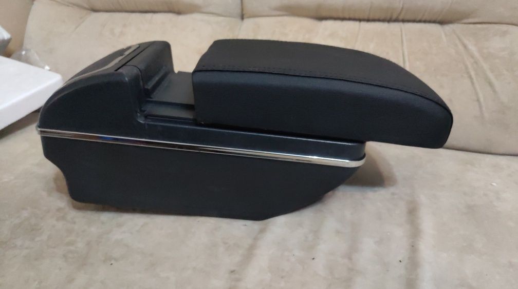 Подлокотник nissan nv200