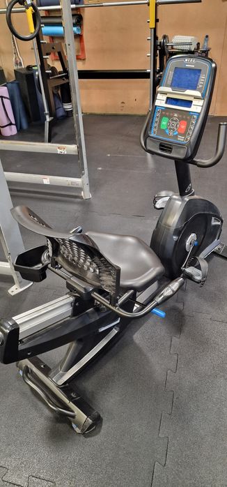 Nautilus rower poziomy premium sprzęt cardio multimedialny