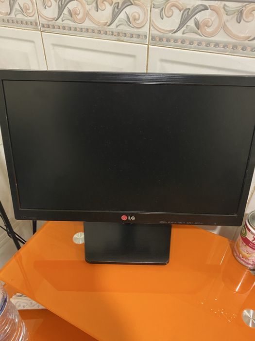 Monitor LG semi novo