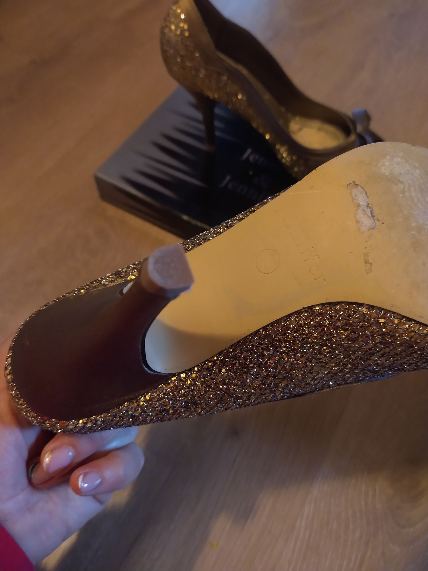 Zlote, elegancję buty