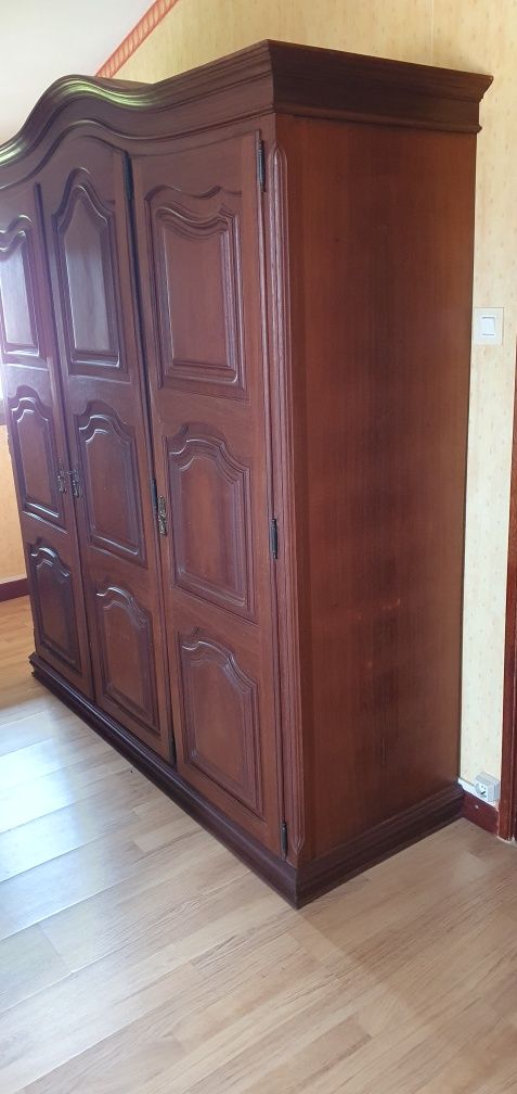 Roupeiro com 3 portas