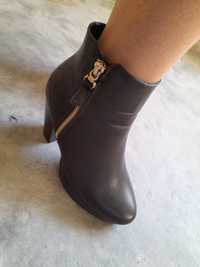 Botas castanhas salto alto