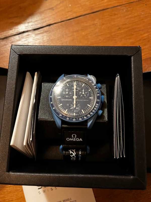 Omega x Swatch Neptune SO33N100 Głęboki Błękit