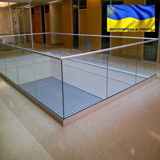 Скляні перила та огородження балконів. Стеклянные перила и ограждение.