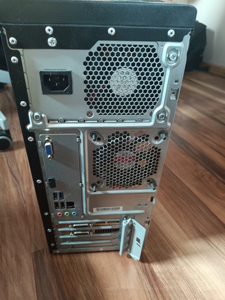 Komputer stacjonarny Lenovo