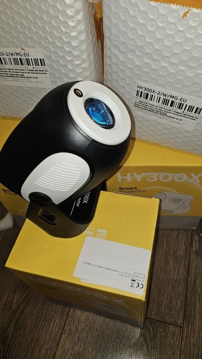 Проектор Panda Meets Pixel-Magcubic HY300X Portable Series