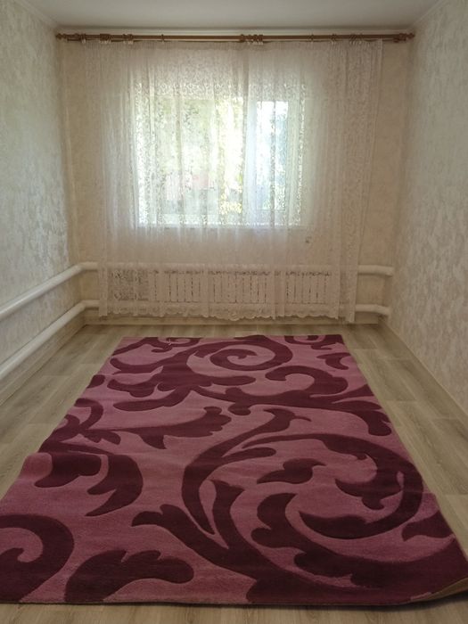 Продам килим на підлогу розмір2*3