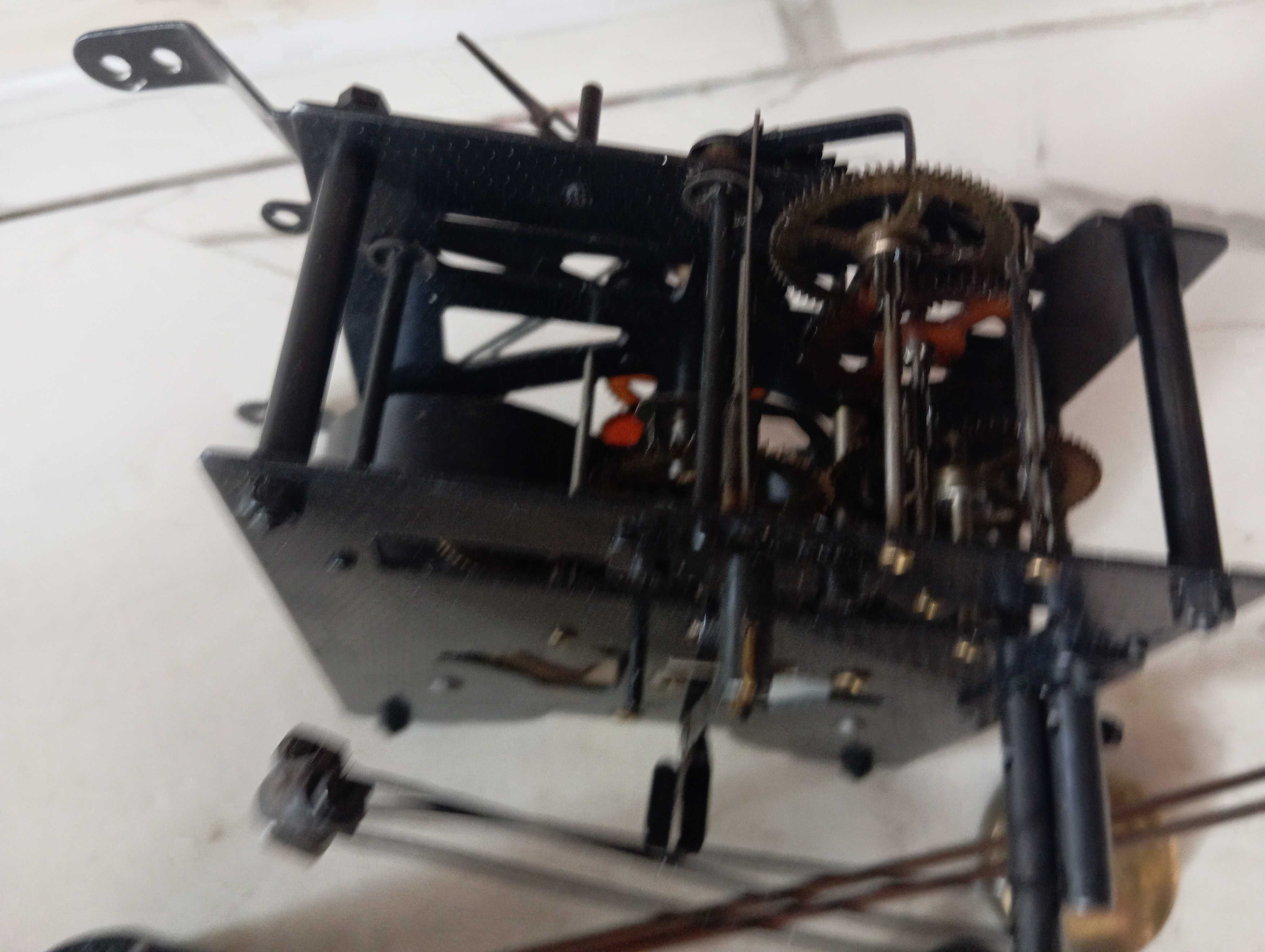 porządki domowe mechanizm do zegara