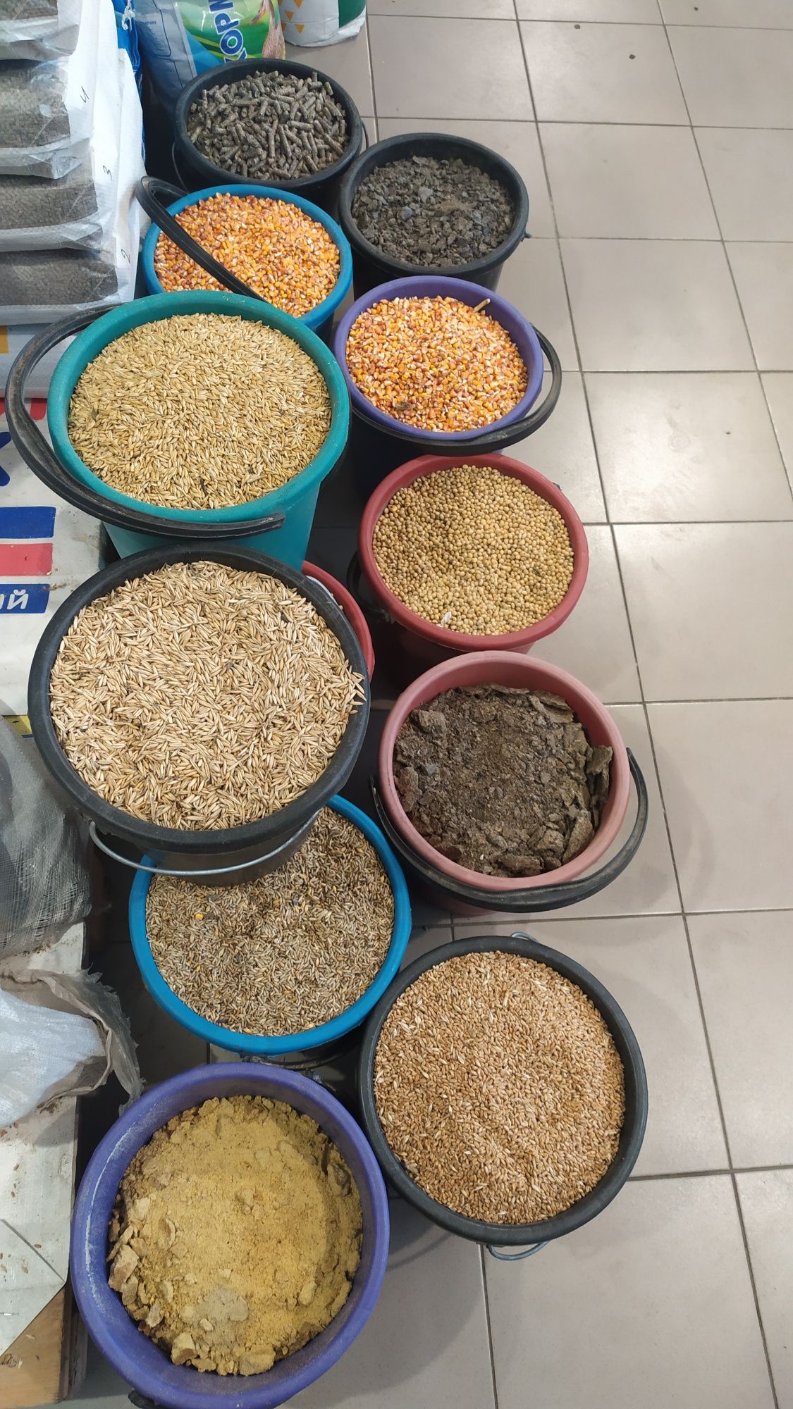 Продам кукурудзу соєва макуха зерно кукуруза