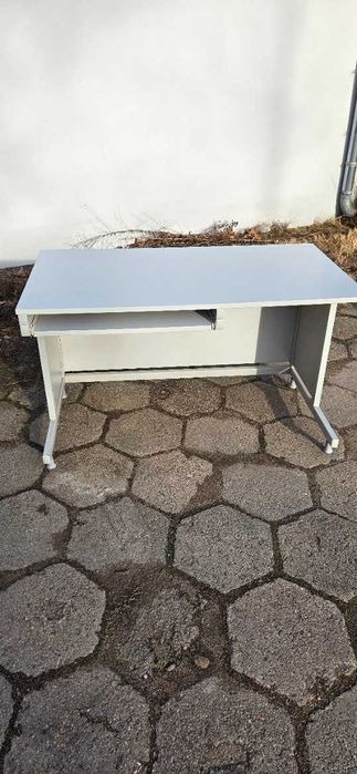 Biurko, solidna konstrukcja, blat laminowany, tanio!