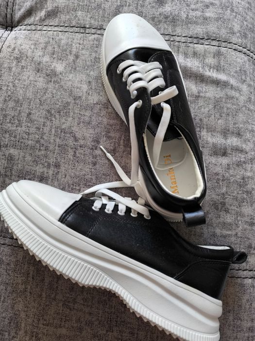 Мокасини жіночі.