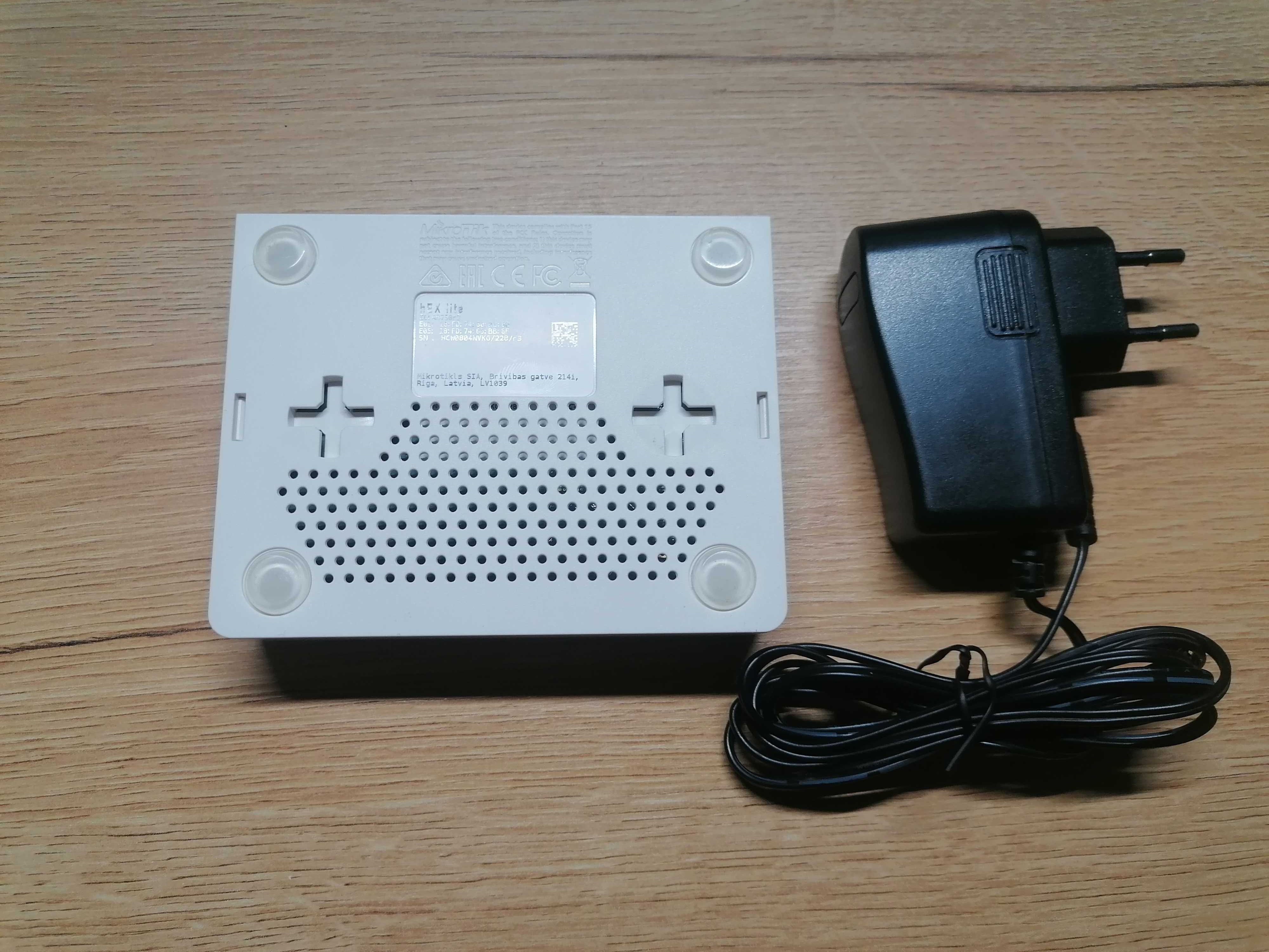 Router Mikrotik RB750