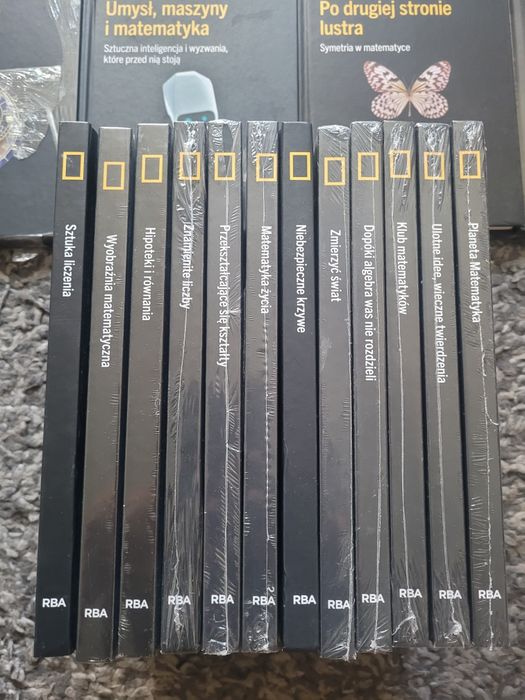 Zestaw 37 ksiazek z serii Świat jest matematyczny