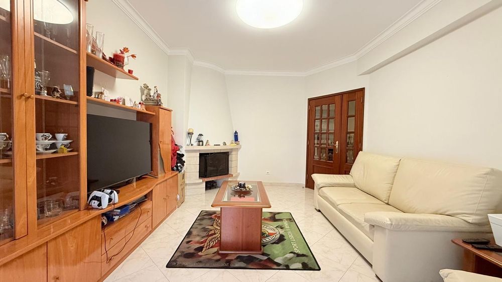 Apartamento T2 com Arrecadação, Casal do Marco - Fogueteiro
