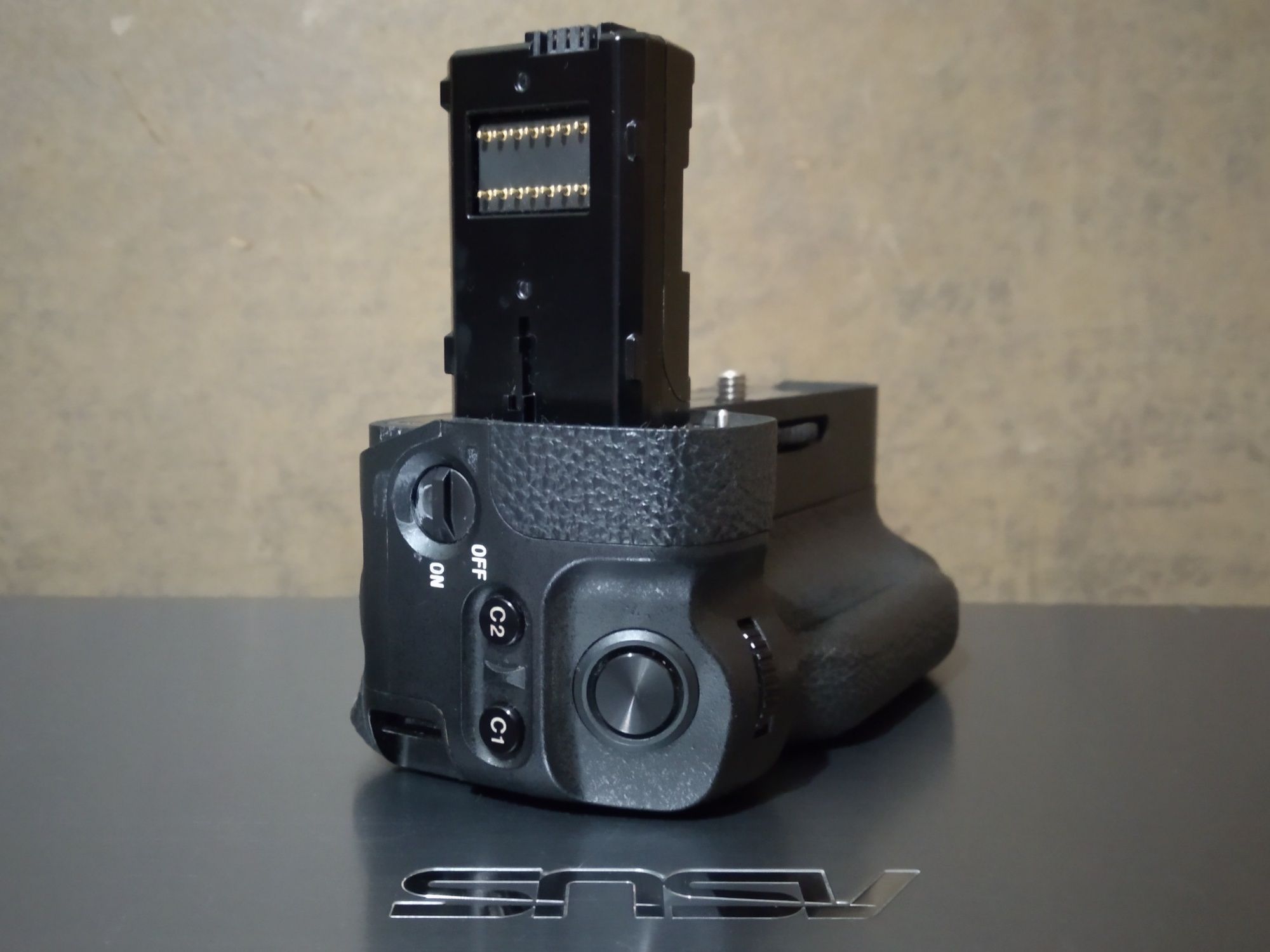 Батарейний блок SONY VG-C2EM для камер A7II A7RII A7SII Оригінал