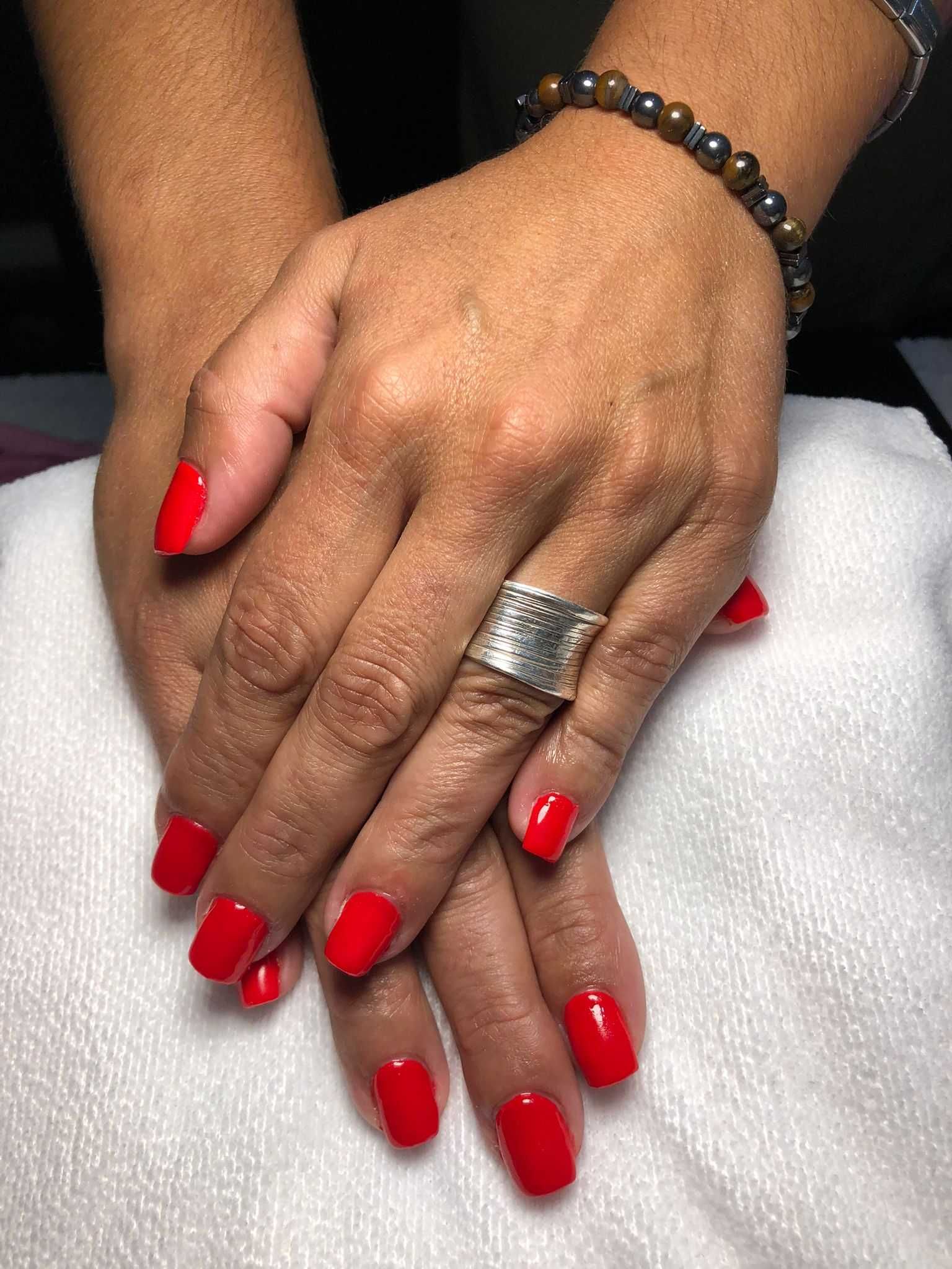 Peocuro modelo para extensão de unhas.