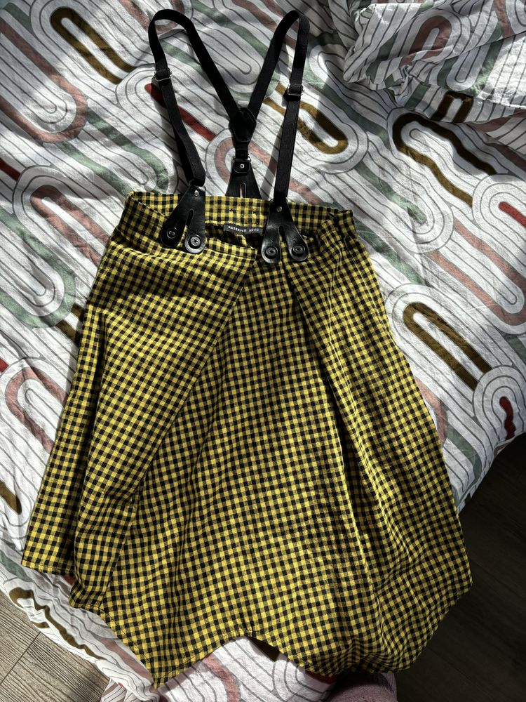 Spódnica Reserved 122 żółta czarna szelki punk