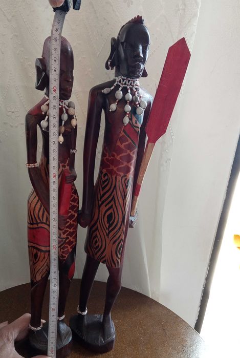 Estatuetas em madeira, esculpidas à mão, casal africano