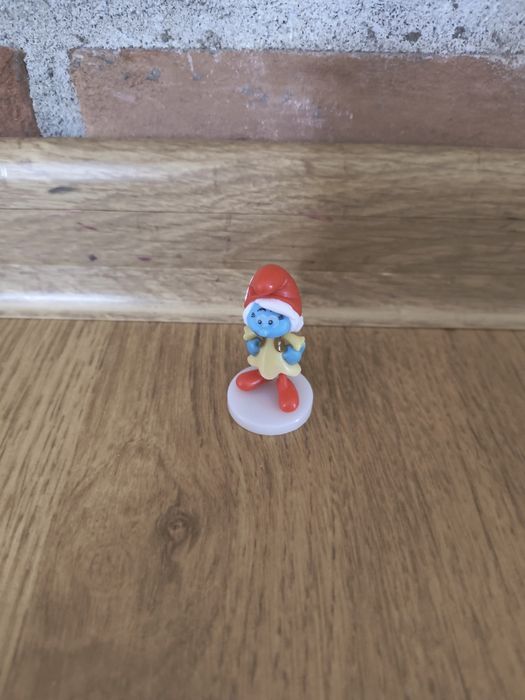 Małe figurki smerfów