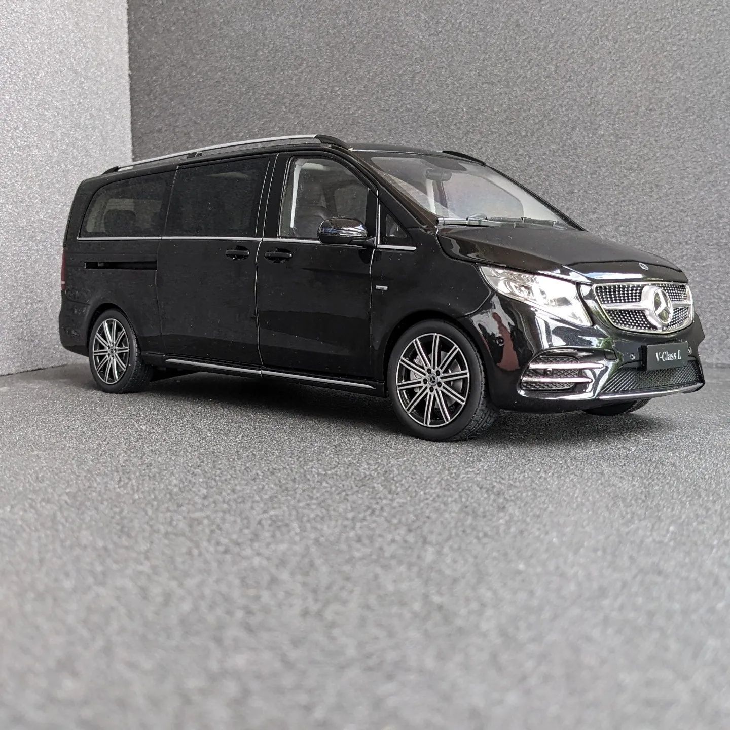 1:18 Maybach , Mercedes w223