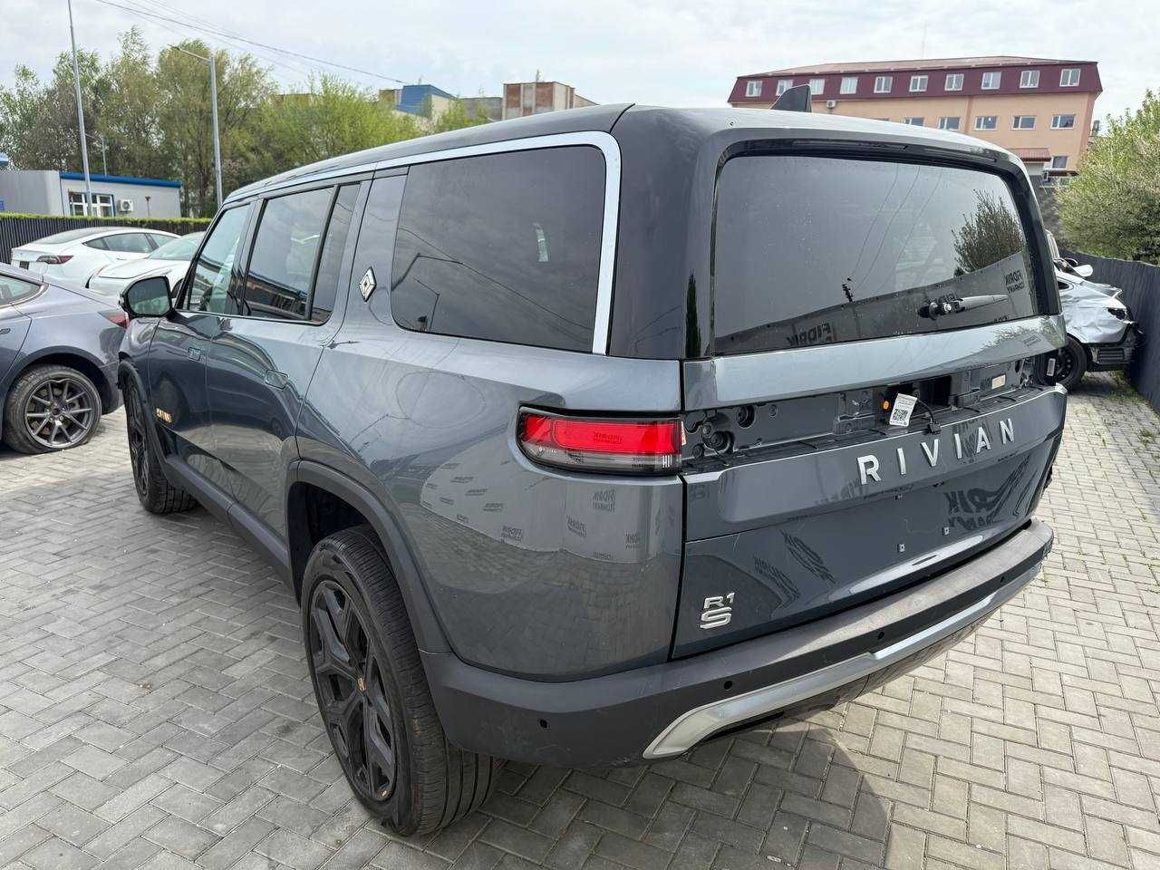 RIVIAN R1S Adventure 2023