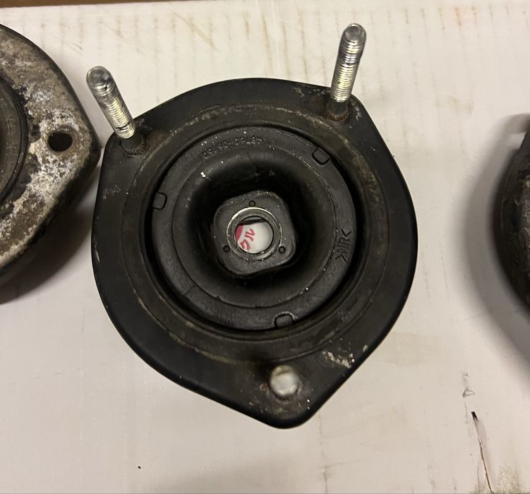 Продам задні рпрри амортизатора Toyota Camry 40