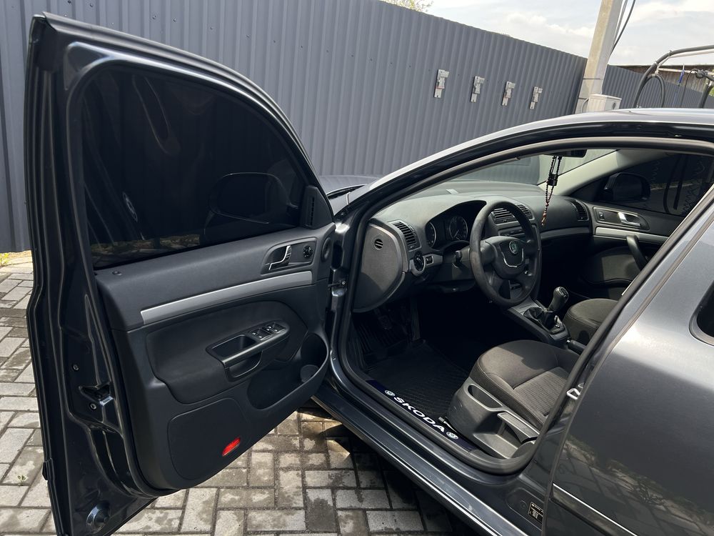 Skoda octavia (a5) 10.2011 року MPI 1.6  газ/бензин