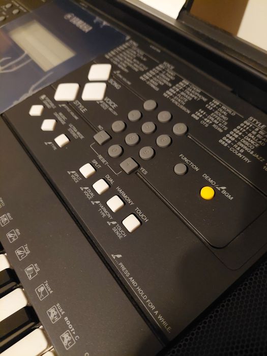 Teclado Yamaha PSR E333