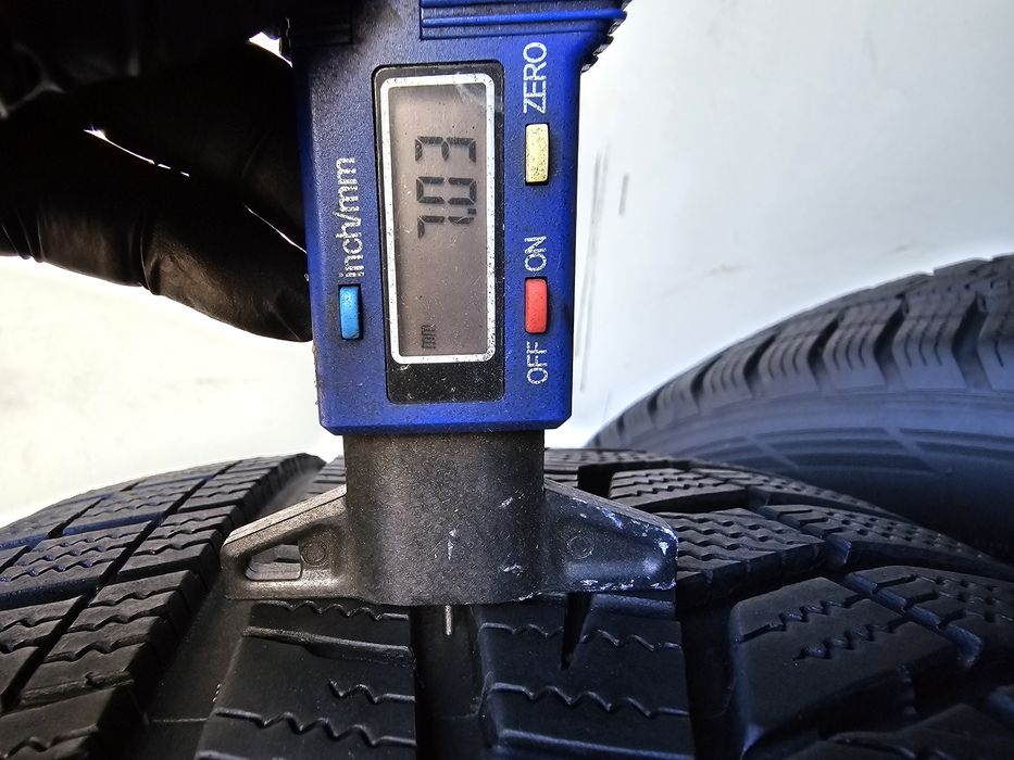 Sprzedam 2 opony 225/55 17" Hankook zimowe 95% 2021r