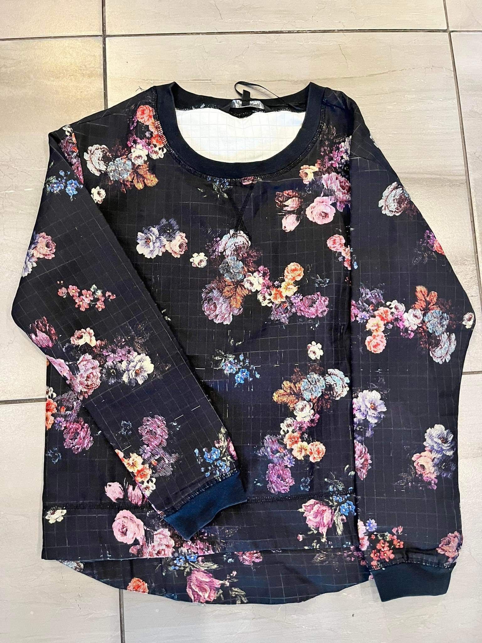 Piękna bluza w kwiaty