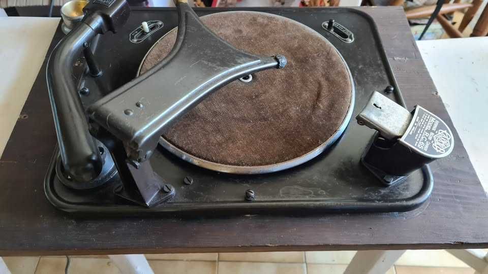 grafonola eléctrica, gira discos Garrard RC 65