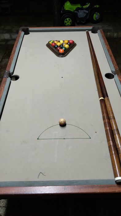 Pequena mesa de bilhar