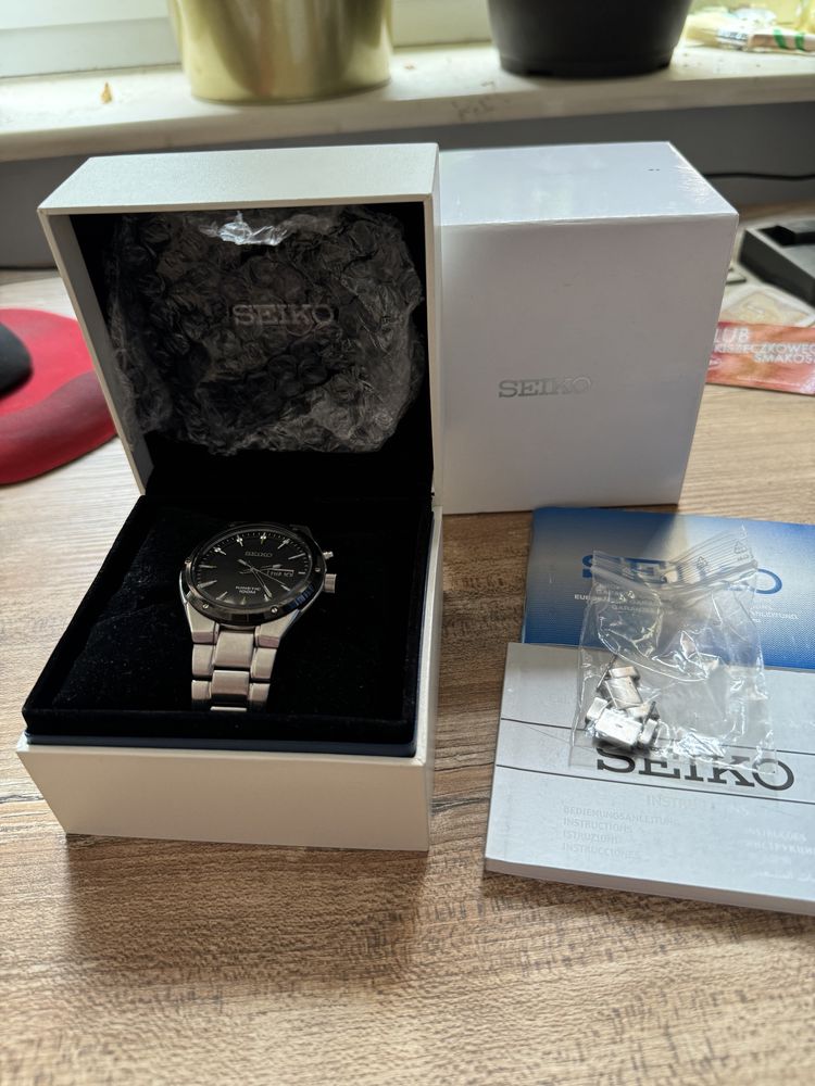 Seiko Kinetic 5M83-0AB0