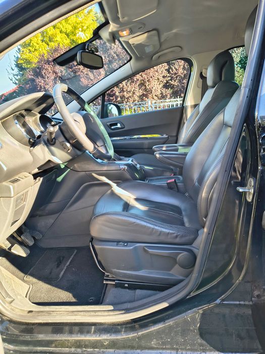 Peugeot 5008, diesel 1560 cm3, skórzana tapicerka, grzane fotele