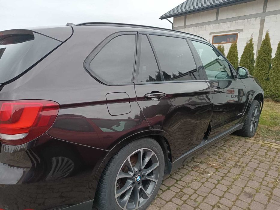 bmw x5 z uszkodzonym siilnikiem