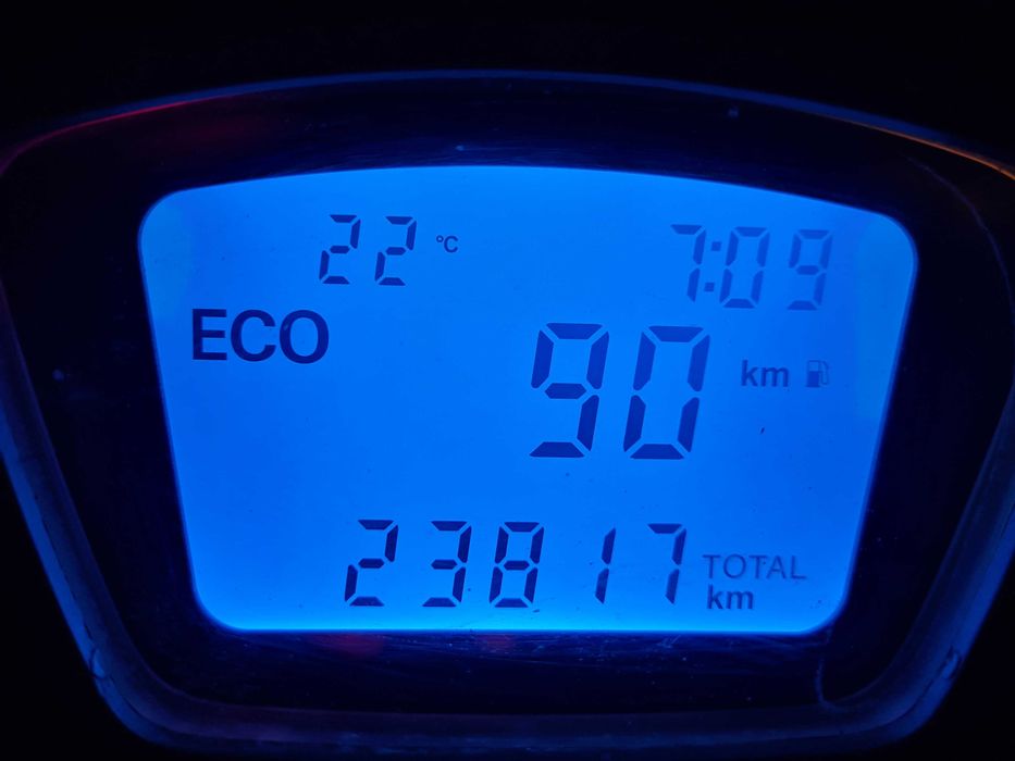 mp3 500. apenas 23817kms com revisao. de garagem estimada. CARTA B