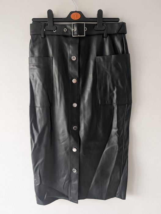 Spódnica czarna skóra S guziki pasek