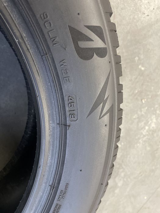 2x Opona zimowa 215/55 R17 Bridgestone