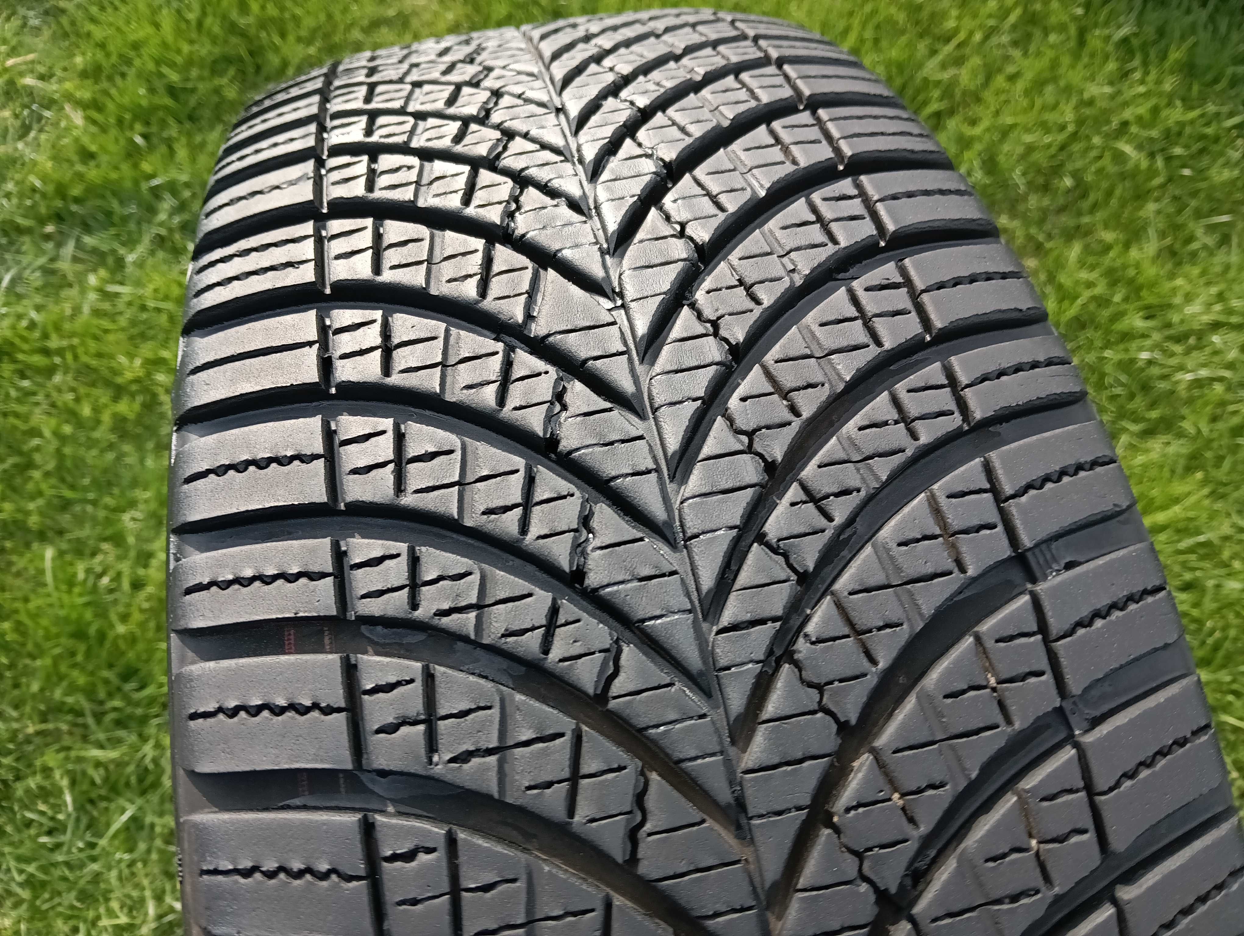 opona 225/55/17C Goodyear Vector 4 seasons Cargo 1 szt 7,5mm 2022