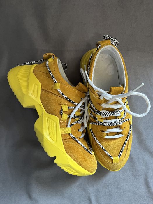 Замшеві  жовті кросівки