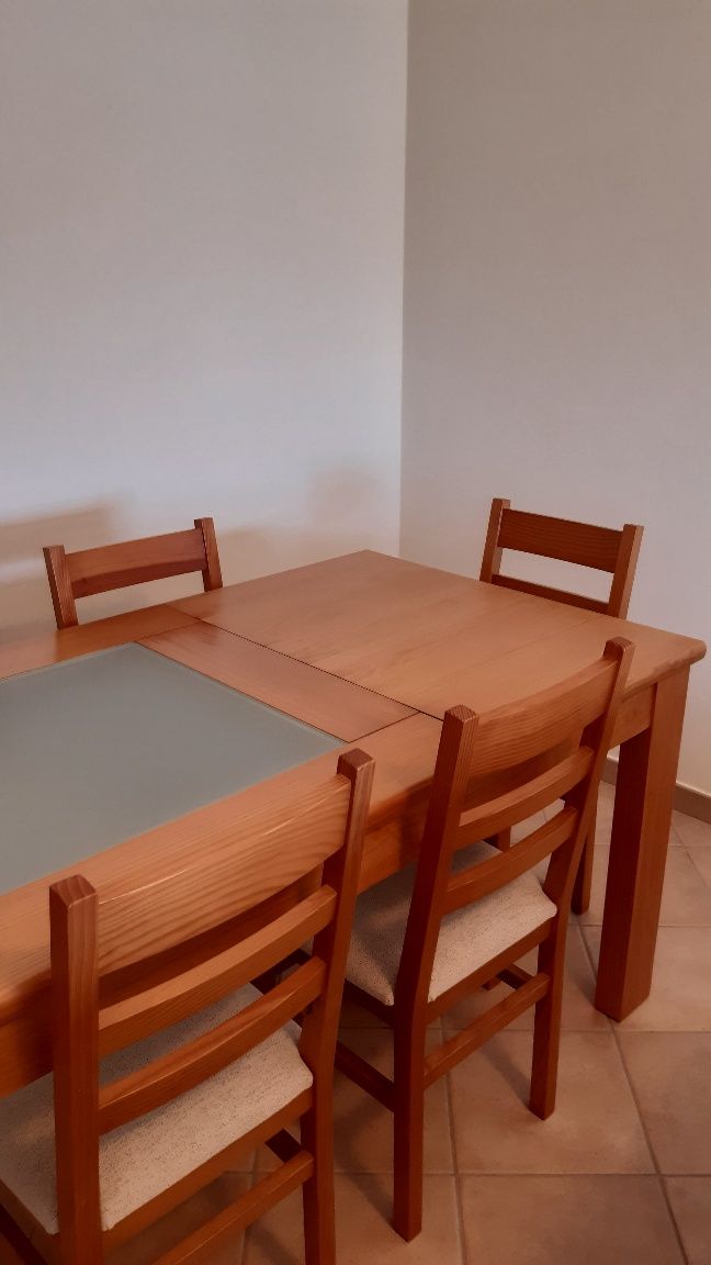 Mesa de Jantar extensível e 6 cadeiras